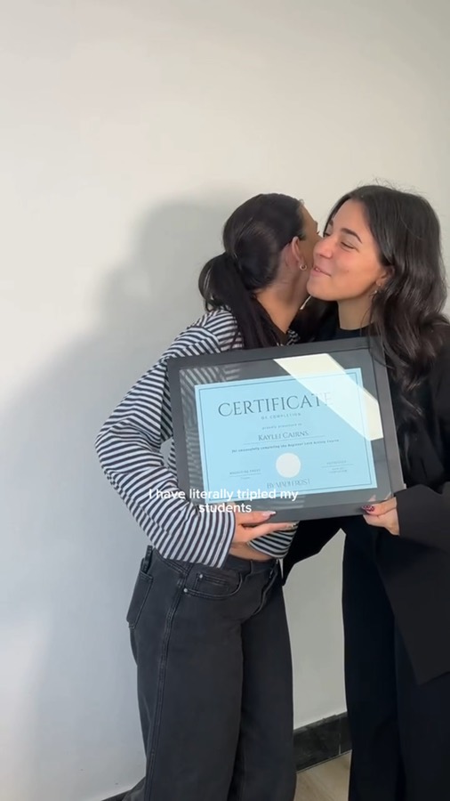 A member hands over a certificate to her own trainee.
